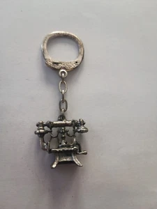 Porte-clés métal Ancien TELEPHONE sans marque Keychain vintage 60' - Afbeelding 1 van 2