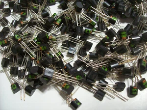 Lot of 25 TEXAS INSTRUMENTS AT3905 TRANSISTORS, Factory NEW - Picture 1 of 2