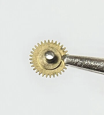Movement UNIVERSAL GENEVE 332 Pieces Replacement Part: 250 Wheel Pimp - Image 1 of 2