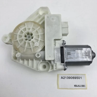 Мотор регулятора окна двери 2016-2018 Mercedes-Benz GLC X253 FR A2139069501 - Изображение 1 из 4