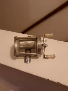 Hard to find  Pflueger Summit Bait Casting Fishing Reel - Picture 1 of 6