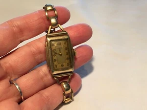 Elgin 17 Jewels Women's Wrist Watch #37336496~ Illinois Case~ Runs - Picture 1 of 12