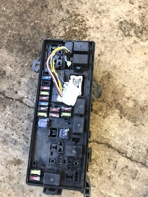 MITSUBISHI L200 2.5 2006-15 engine bay fuse box - Image 1 of 4