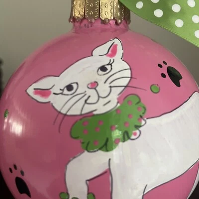 White Cat Christmas Ornament Hand Painted  12 Inches Round Hard Plastic Foto 1 de 4