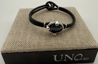 NUEVO Brazalete Uno de 50 SER DESLUMBRANTE Negro Cristal Plata Cuero Talla Mediana Foto 1 de 4