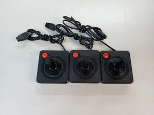 Set 3 controller joystick originali Atari 2600 CX-40 OEM non testati - Foto 1 di 10