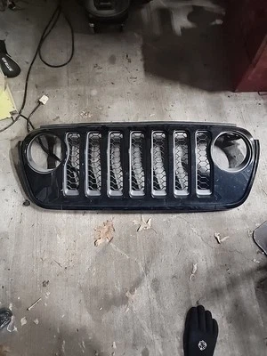 2020-2024 Jeep Gladiator Satin Black Grille New Mopar OEM - Image 1 of 4