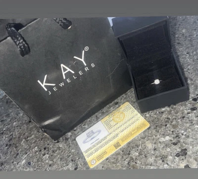 Anillo de compromiso de diamantes Kay Jewelers Foto 1 de 3