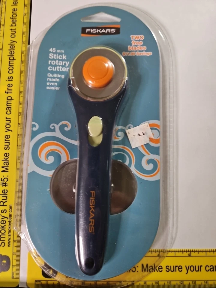 Fiskars 45 mm Titanium Stick Rotary Cutter