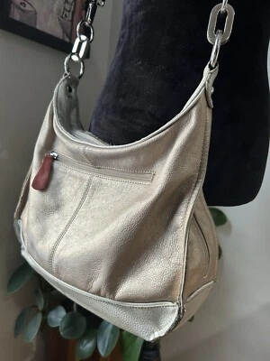 Bolso Bandolera Tignanello Dorado Plata Cuero Metálico Correa Tachonada Mediano Foto 1 de 4