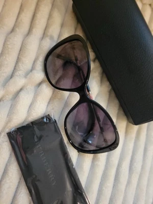 Gafas de sol Burberry para mujer Foto 1 de 4