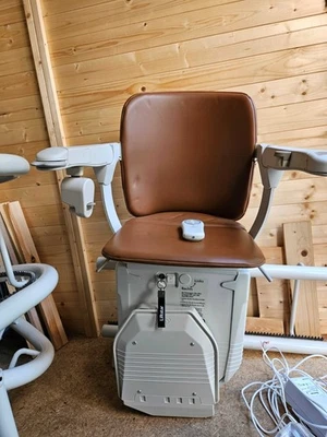 Treppenlift gebraucht kurvig  - Lifta Basic 500E - Bild 1 von 4