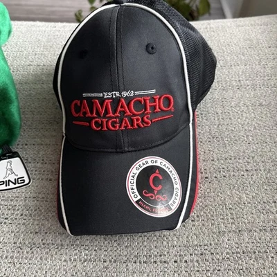 Gorra de Béisbol Camacho Cigars Equipo Oficial Ajustada, Negra y Roja, Talla Mediana, Nueva Foto 1 de 4