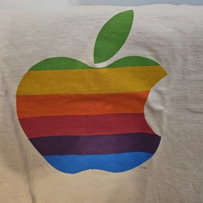 1980-е винтажная футболка Apple бежевая / радужная 80-е винтажные мужские M/L Hanes - новые из старых запасов - Изображение 1 из 4