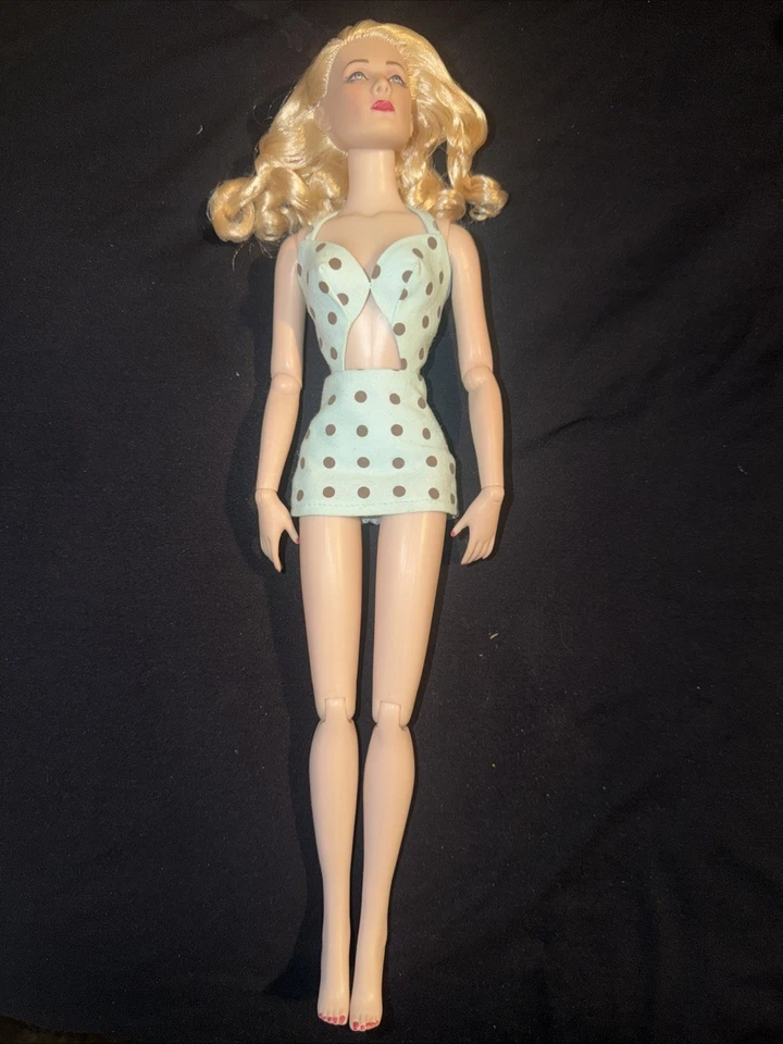 Muñeca Robert Tonner Moda, Realidad 16" 2003 Foto 1 de 4