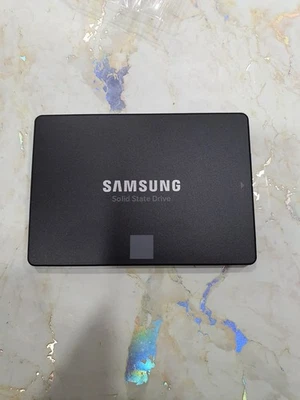 Samsung 870 EVO 2TB 2.5" SATA III Internal SSD (MZ-77E2T0B/EU) - Image 1 of 2