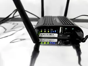 CradlePoint IBR200-10M-VZ with Power Adapter + Antennas Bundle - Picture 1 of 6