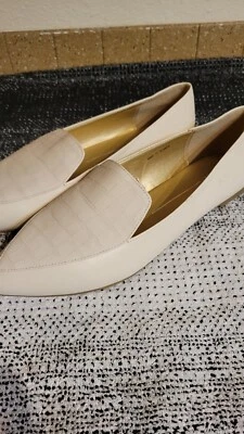 Pisos profesionales de negocios usados solo una vez para damas talla 11 por INFORME Foto 1 de 4