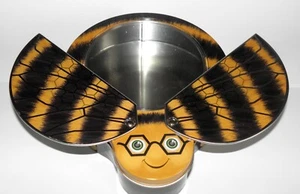 RINGTONS BEE ~ DECORATED TIN ~ WINGS OPEN ~PUSH / PULL LID 18X21X5 cm DEEP - Picture 1 of 4