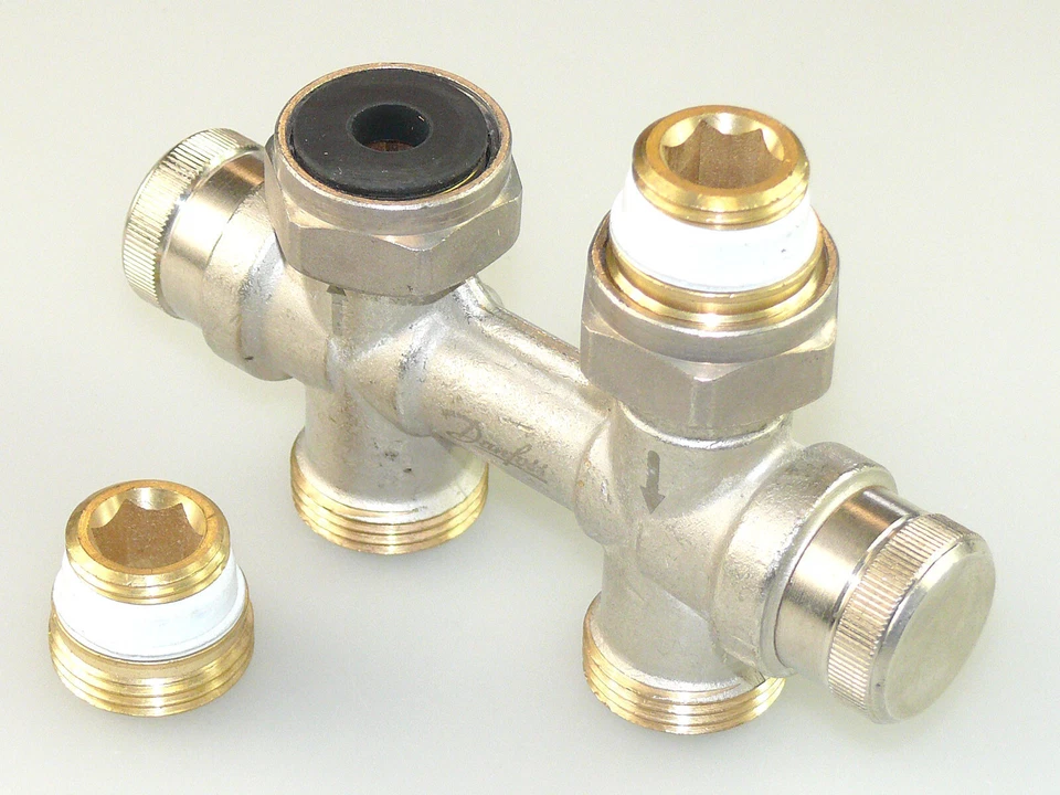 DANFOSS RLV-KDV HAHNBLOCK 3/4 x 1/2 DG VENTILHEIZKÖRPER 013G7873 ANSCHLUSSBLOCK - Bild 1 von 1