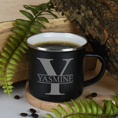 Taza de camping personalizada inicial y nombre esmalte negro viaje café lata beber Foto 1 de 4