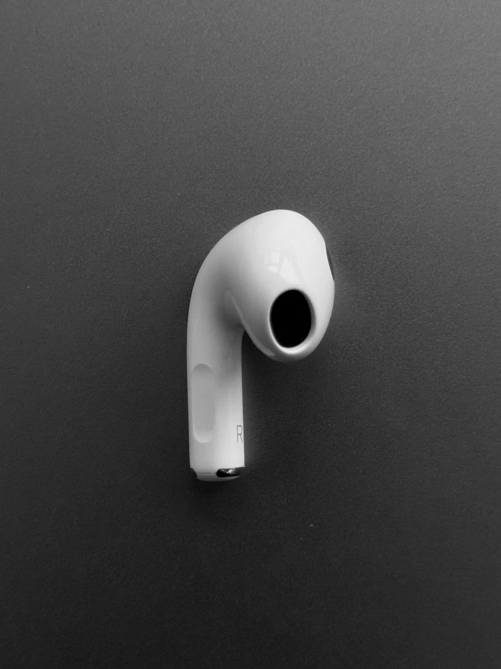 Genuine Apple AirPod 3rd Generation Replacement -Right Side Only A2565 - Image 1 of 4