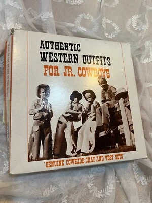 De Colección Auténticos Trajes Occidentales Para JR. Vaqueros Cuero de Vaca Chap Chaleco Flecos Tachuelas Bo Foto 1 de 4