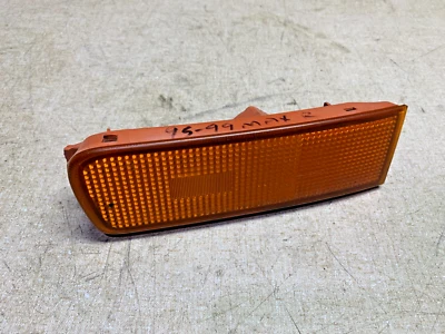 95 96 97 98 99 NISSAN MAXIMA RIGHT FRONT MARKER LIGHT - Image 1 of 2