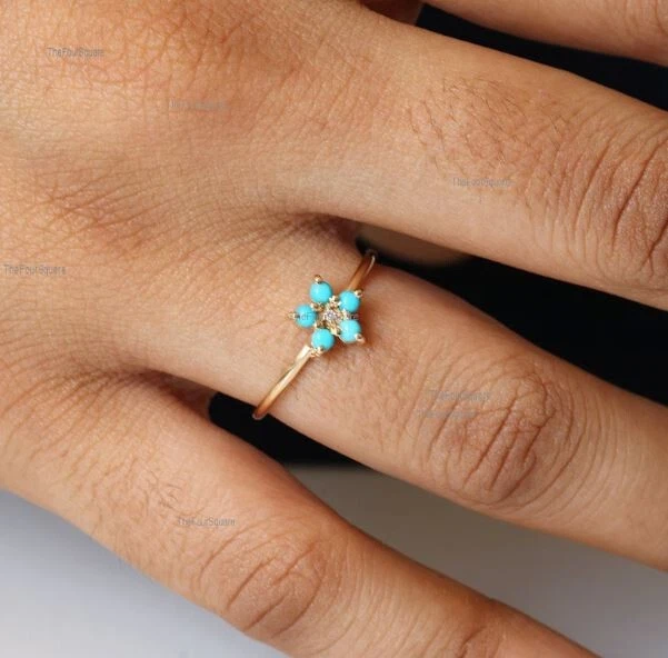 Anillo de banda delgada con flor de turquesa y moissanita enchapado en oro amarillo de plata 925 Foto 1 de 4