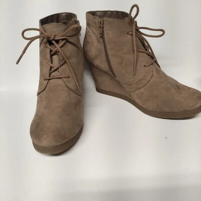 Bota Merona Feminina Ankle Wedge Camurça Marrom Tamanho 11 com Cadarço Biqueira Redonda Têxtil - Imagem 1 de 4