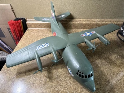 Avión militar vintage HERCULES C-130 EE. UU. plástico procesado 26" envergadura VERDE Foto 1 de 4