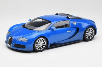 100110821 Bugatti Veyron Light Blue Dark Blue Minichamps 1/18 - Image 1 of 4