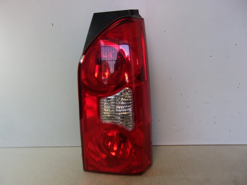 Nissan Xterra 2005-2015 4,0 L pasajero cuarto derecho panel luz trasera fabricante de equipos originales Foto 1 de 4