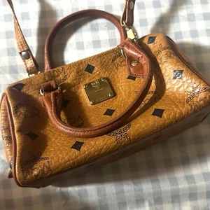 Bolso MCM Visetos Logograma Mini Boston Cuero Marrón Correa Ajustable - Imagen 1 de 24