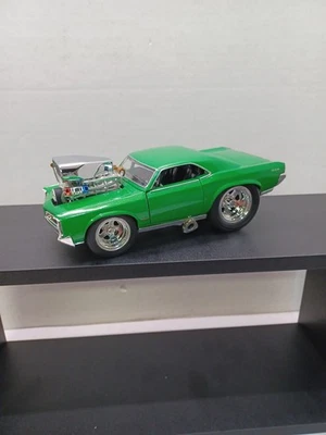 MÁQUINAS MUSCULARES 1:24, 1966 PONTIAC GTO verde lima fundido a presión - sin caja B1 Foto 1 de 4