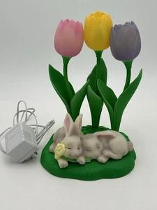 Vintage 1996 Rabbit Table Lamp Tulips Light Easter Bunny Plastic Trendmasters - Picture 1 of 17