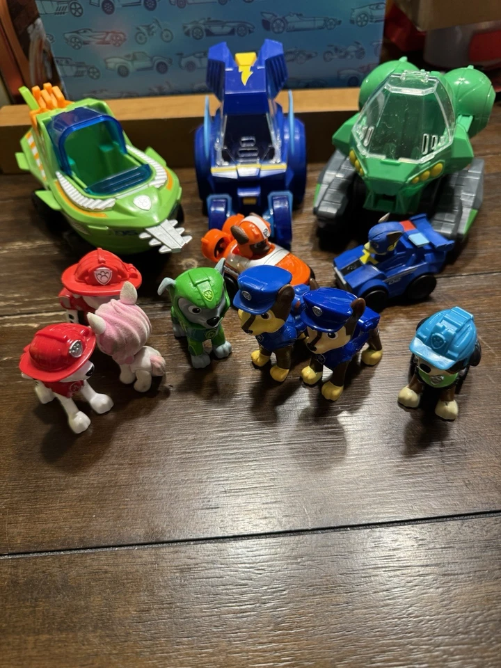 Lote Mixto de Personajes y Vehículos Patrulla Canina 12 Juguetes en Total Foto 1 de 1