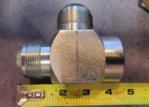 1-1/4" Hydraulic Tee 1-1/4" M JIC x 1-1/4" M JIC x 1-1/4" F- Pipe thread - Picture 1 of 2
