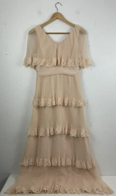 Maxi Vestido De Colección Miss Elliette de Gasa Plisado de Fiesta Melocotón Desnudo Foto 1 de 4