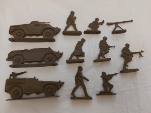 Vintage Poland Plastic Flat Toy Soldiers x11 Figurines 4-6,5cm - Picture 1 of 11