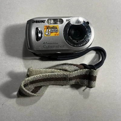 Cámara digital Sony Cyber-shot DSC-P41 4,1 MP - plateada Foto 1 de 4