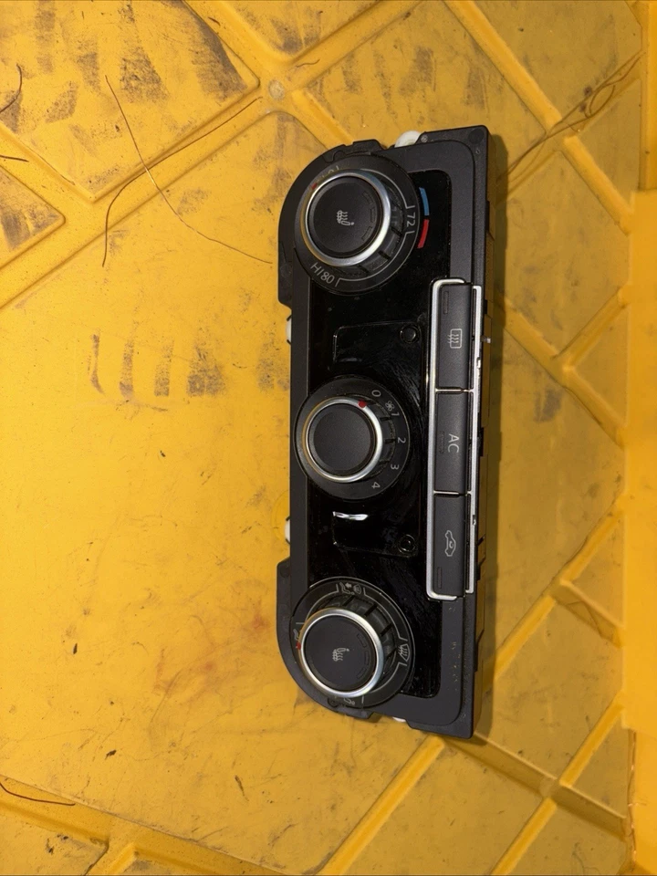 Volkswagen Jetta 2010 unidad de control de clima Foto 1 de 1