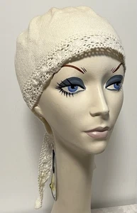Neu mit Etikett Zitrone/Helens Hüte süße Baumwollstrick-Beanie Mütze mit Krawatten • ELFENBEIN mit Spitzenbesatz - Bild 1 von 3