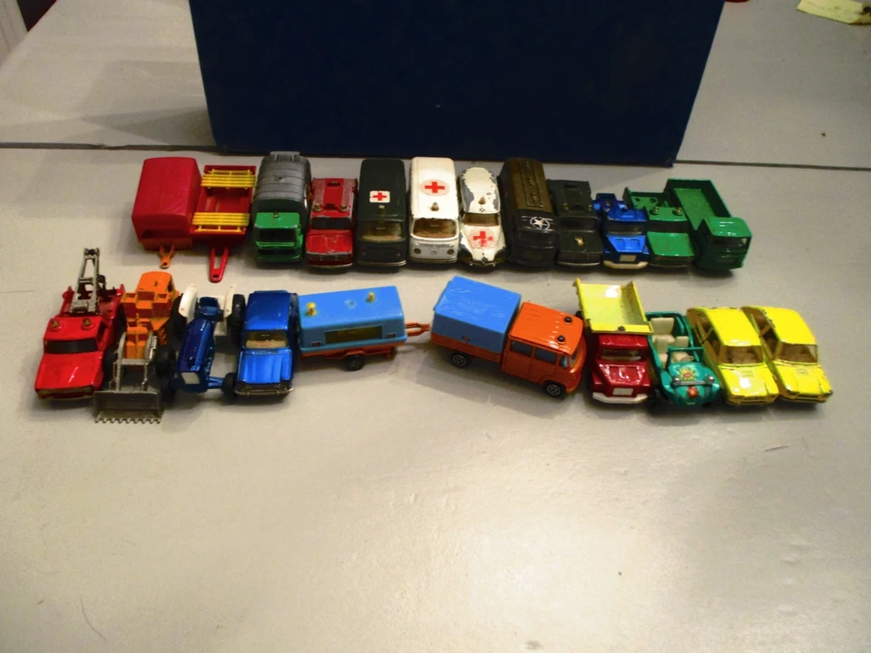 COCHE/CAMIÓN/REMOLQUE FUNDIDO A PRESIÓN MAJORETTE DE COLECCIÓN - 22 piezas - FRANCIA - MERCEDES TRAX PUBLIC Foto 1 de 4