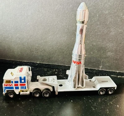 1981 Matchbox Kenworth NASA Low Bed Semi Trailer Truck Rocket Ship Space Command - Image 1 of 4