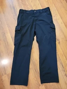 Pantalones tácticos de uniforme negro para hombre 5.11 talla 38" x 30" carga recta L - Imagen 1 de 5