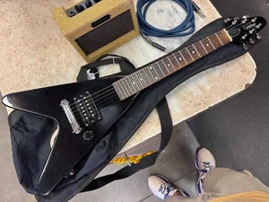 Epiphone BY Gibson Flying V KIDS BLACK Electric Guitar W/ EPIPHONE AMP & CASE - Picture 1 of 10