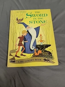 ESPADA DE DISNEY EN LA PIEDRA dibujos animados Big Golden libro cómic copia 1963 Merlín - Imagen 1 de 6