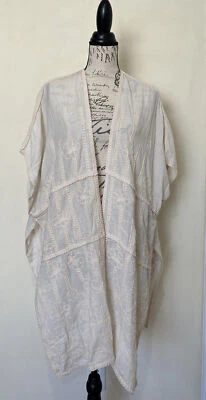 Chico's Floral embroidered Ruana Wrap Neutral  NWT One Size OS Foto 1 de 4