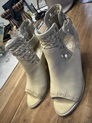 Botines Naughty Monkey Gruesos Heal Usados en Excelente Condición Talla 7 Color Beige Foto 1 de 4